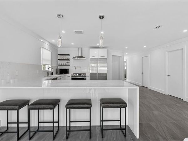 565 110th AVE N, NAPLES, FL 34108