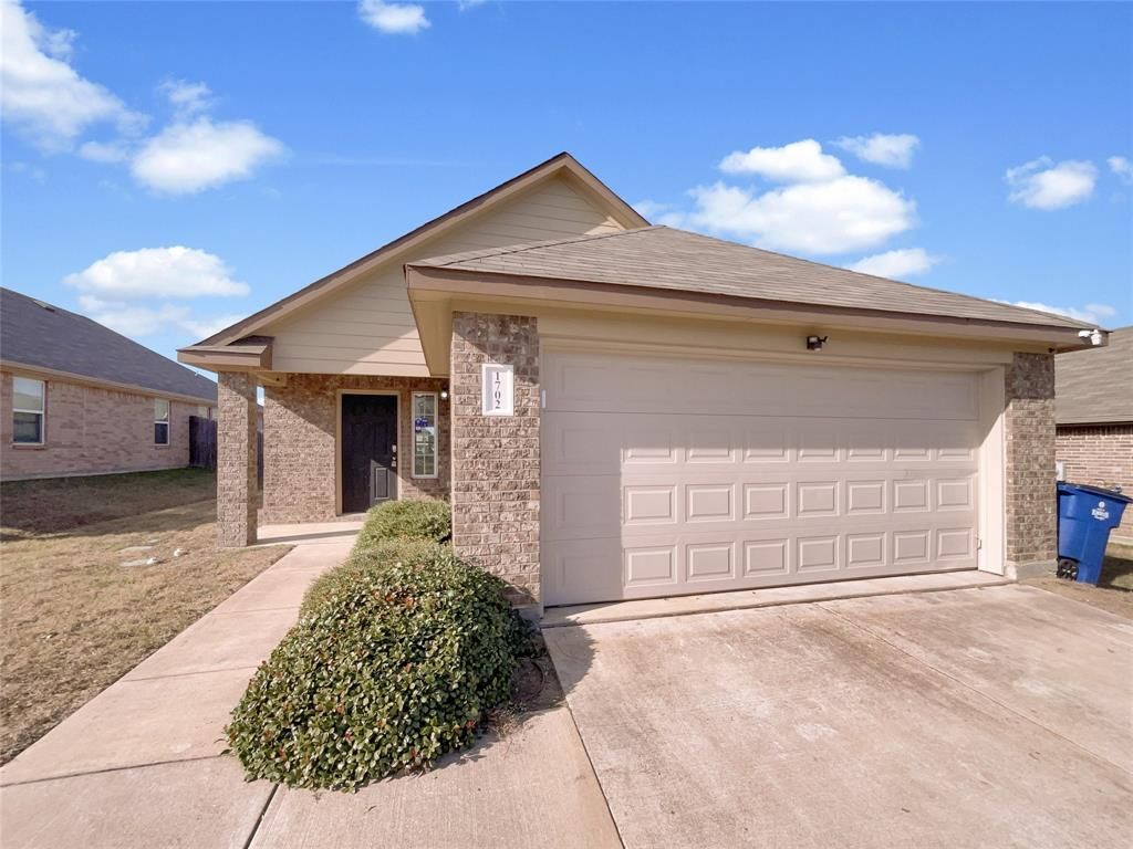 1702 Blue Jay Drive, Ennis, TX 75119 Main Photo
