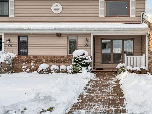 2 W Pond Court, Smithtown, NY 11787