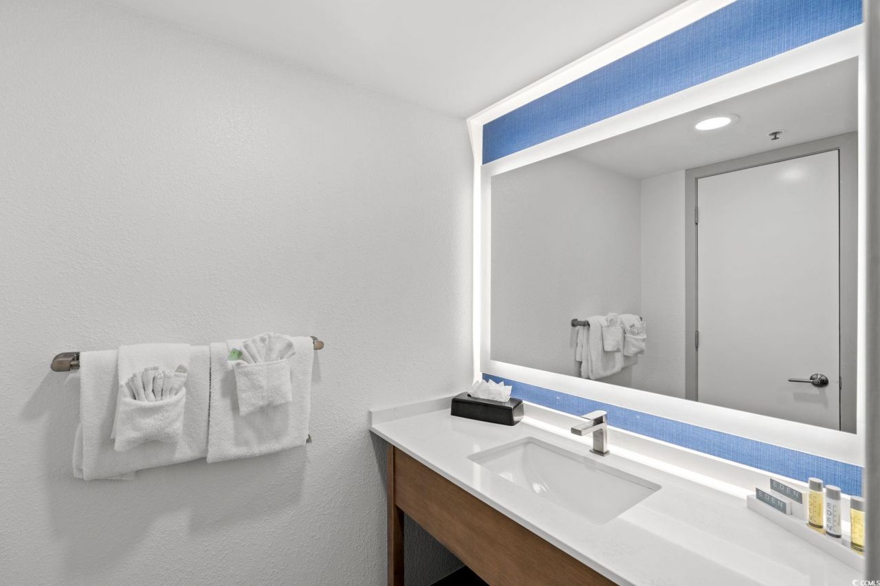 3000 N Ocean Blvd. N  Photo 15