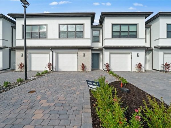 27900 Radiant CT, BONITA SPRINGS, FL 34135