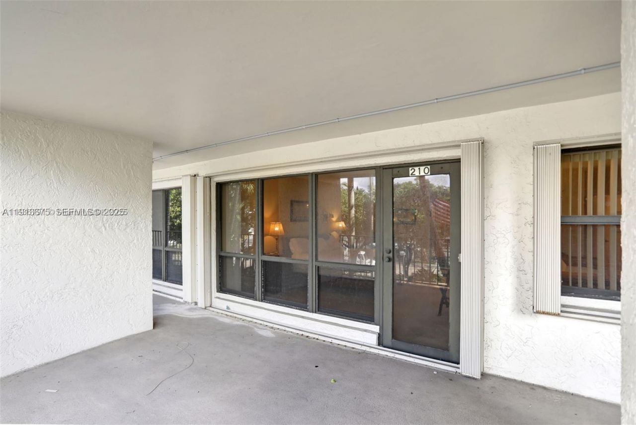 1800 S Ocean Blvd, Unit 210, Lauderdale by the Sea, FL 33062 Photo