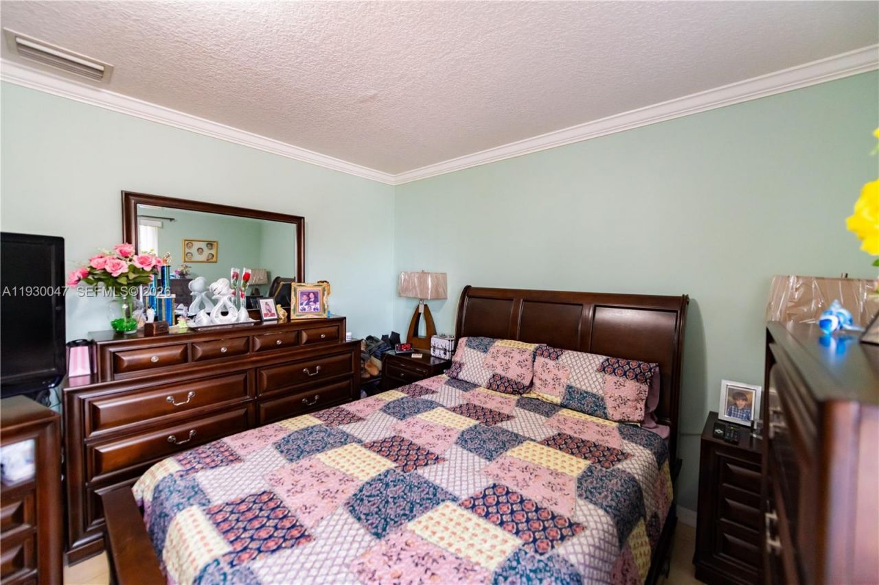 63 NW 17th Pl , Unit 6, Miami, FL 33125 Photo