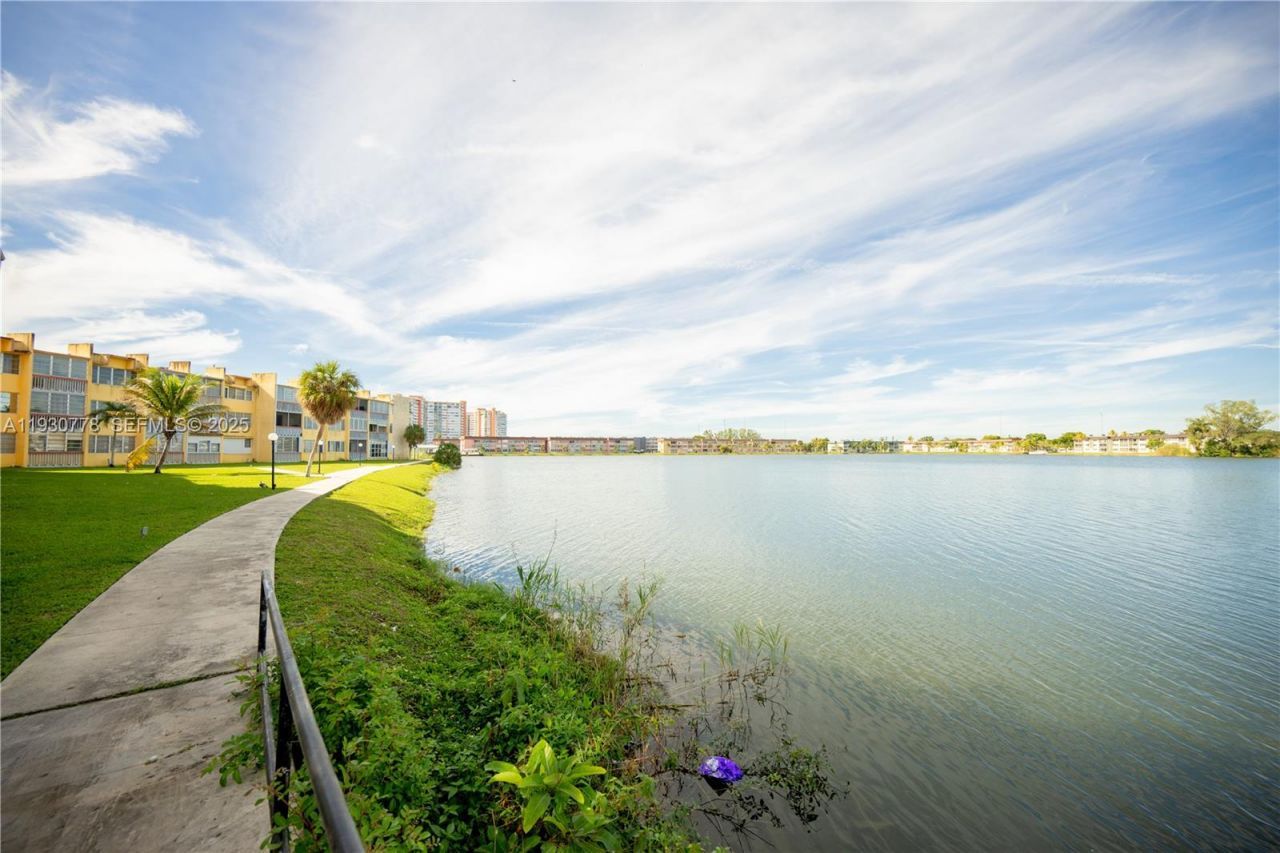 1551 NE Miami Gardens Dr , Unit 225, Miami, FL 33179 Photo