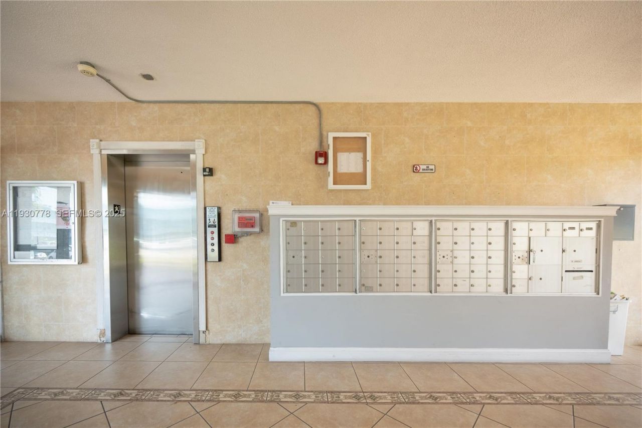 1551 NE Miami Gardens Dr , Unit 225, Miami, FL 33179 Photo