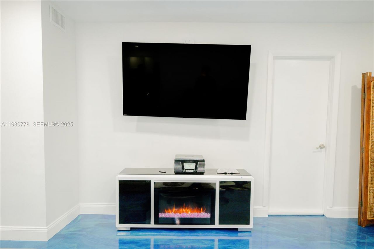 1551 NE Miami Gardens Dr , Unit 225, Miami, FL 33179 Photo