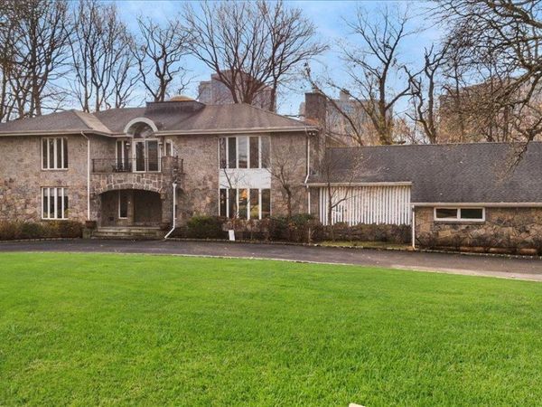 22 Lake Road, Great Neck, NY 11020