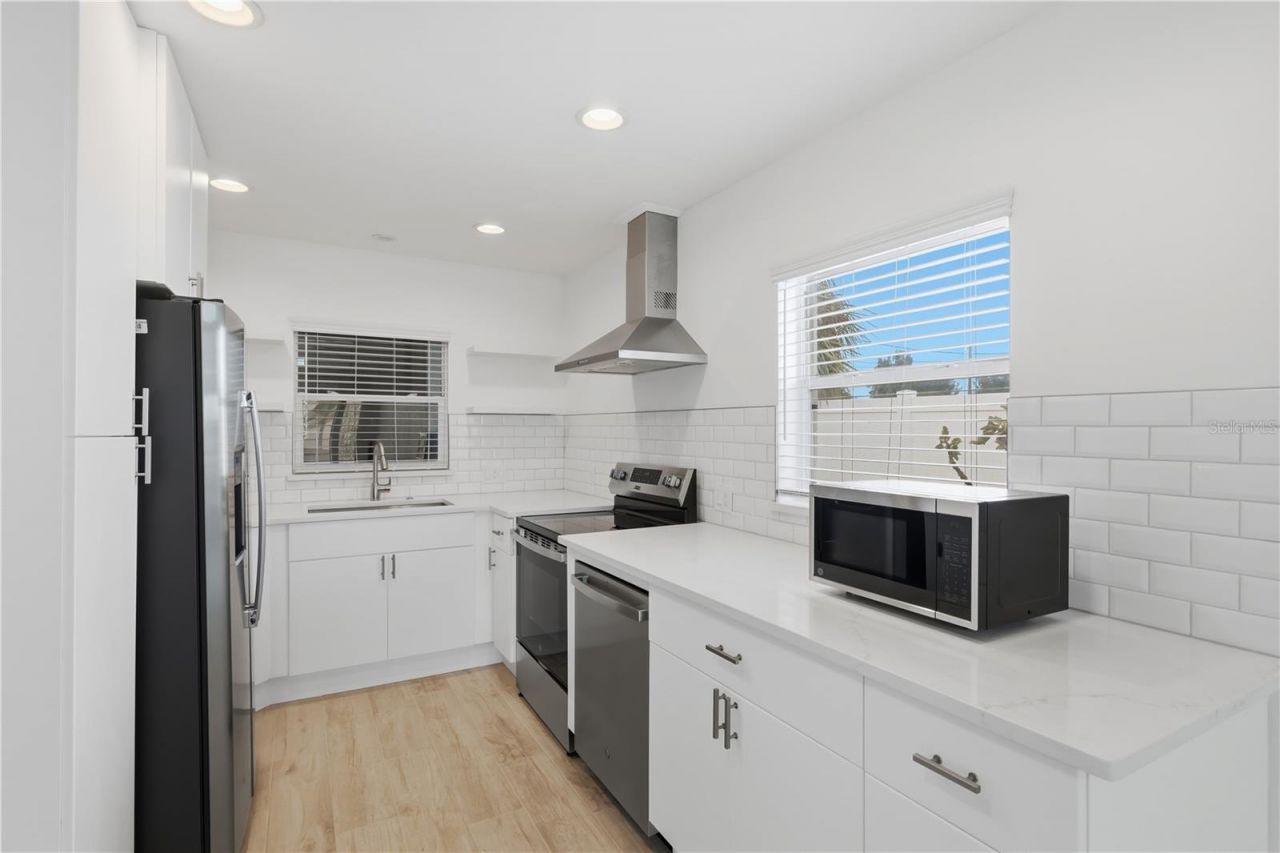 462 63rd Street, Holmes Beach, FL 34217 Photo