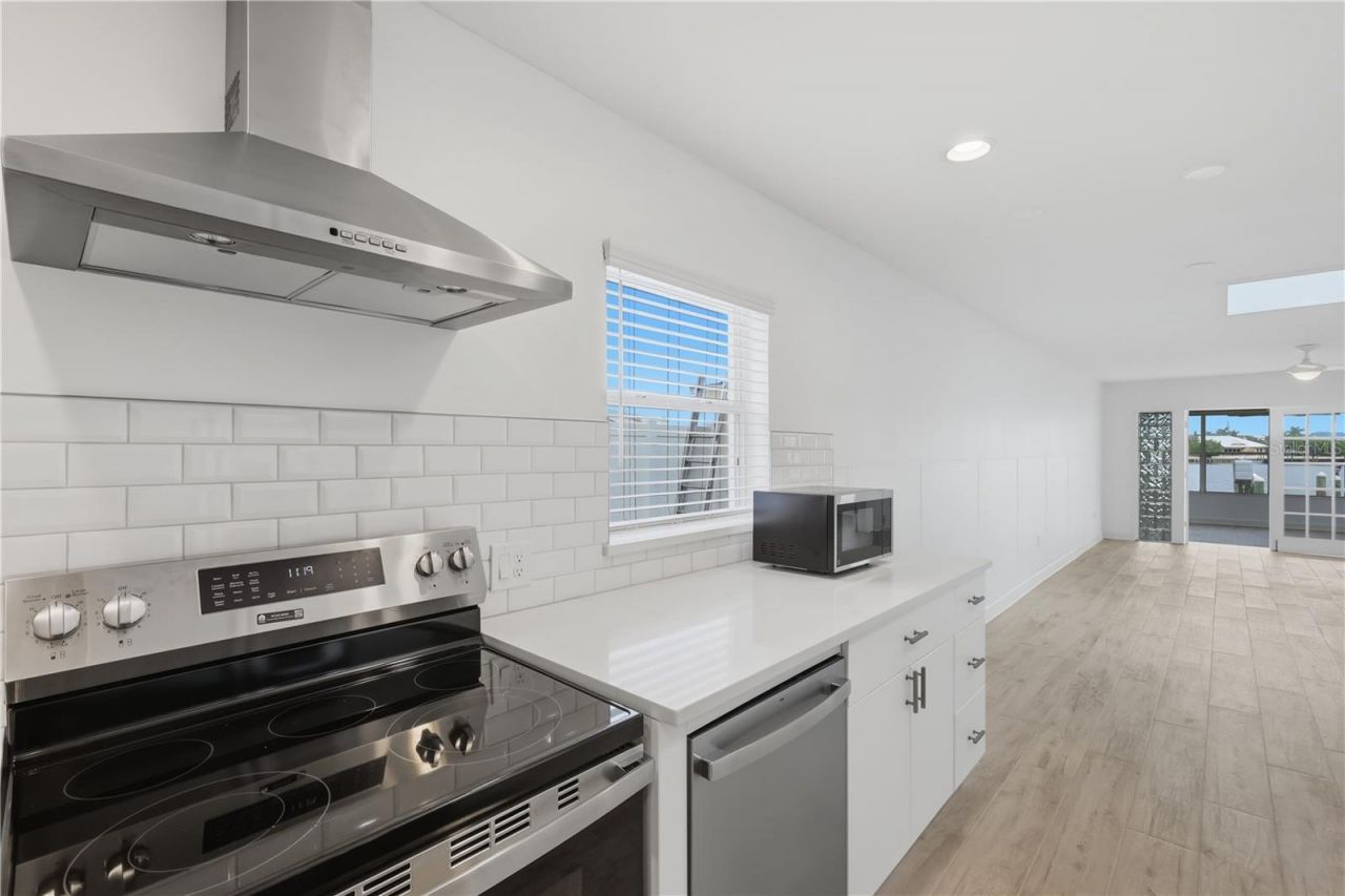 462 63rd Street, Holmes Beach, FL 34217 Photo