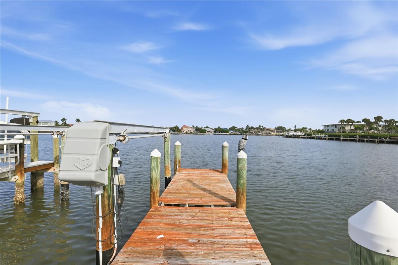 462 63rd Street, Holmes Beach, FL 34217 Photo