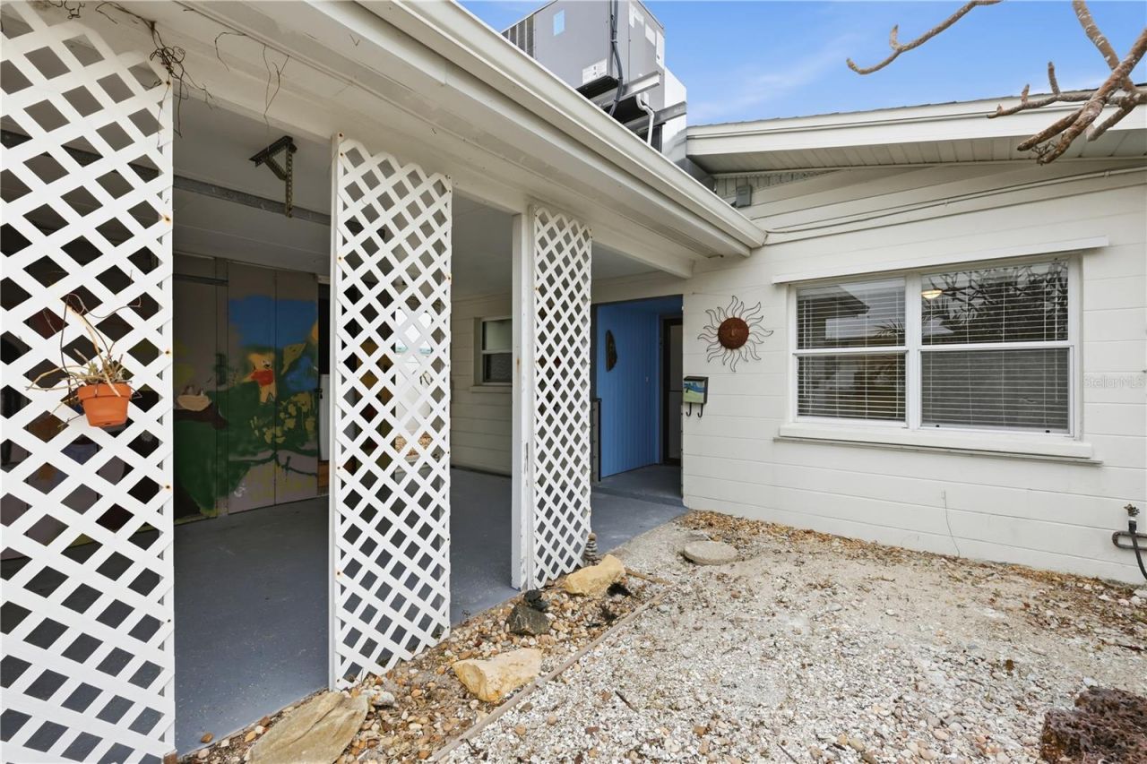 462 63rd Street, Holmes Beach, FL 34217 Photo