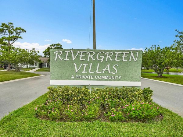 1721 SE Balmoral Court, Port Saint Lucie, FL 34952