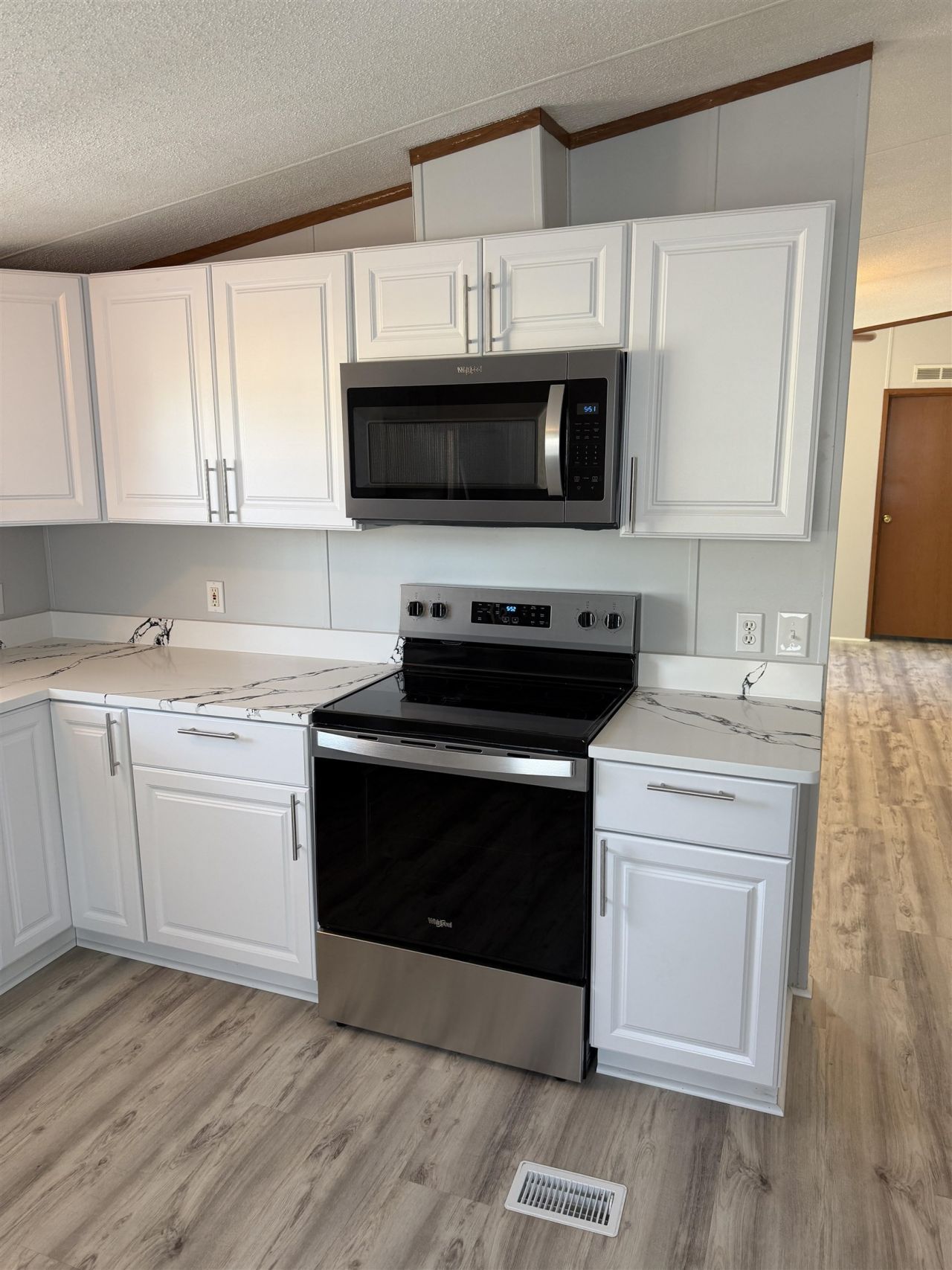 3393 N Pointe Blvd. Photo 11