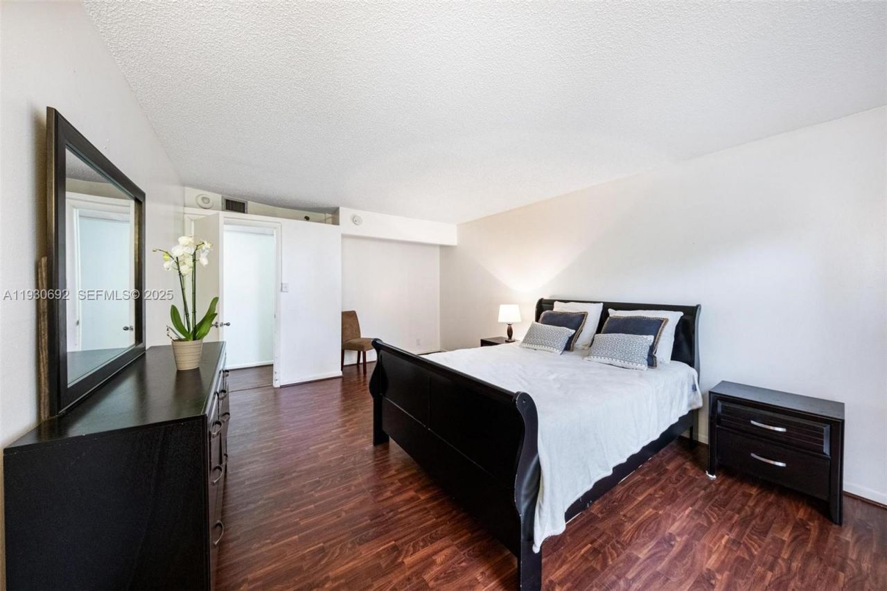 2000 Towerside Ter, Unit 412, Miami, FL 33138 Photo