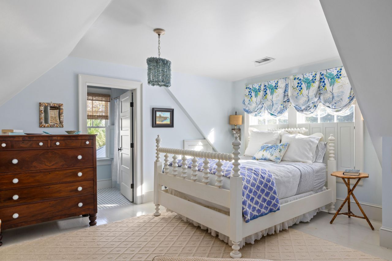 1749 Middle Street Photo 30