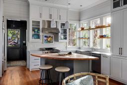 1749 Middle Street photo 4