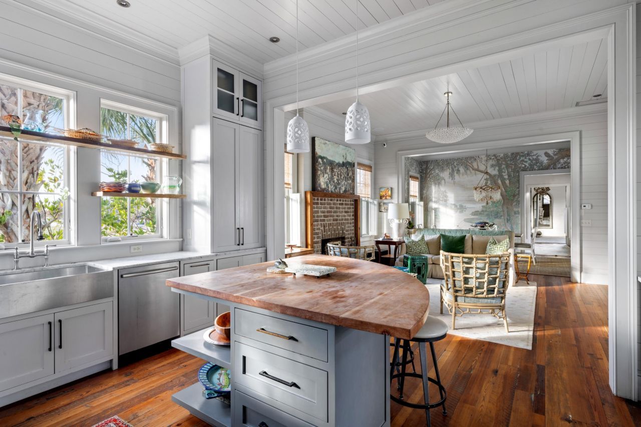 1749 Middle Street Photo 7