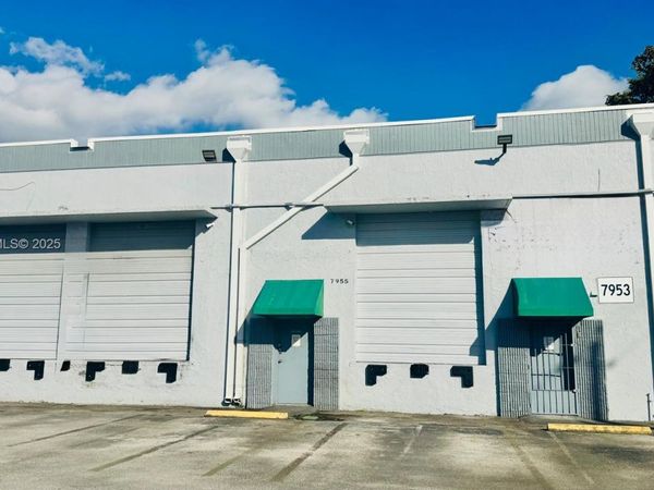 7953 NW 64th St , Medley, FL 33166