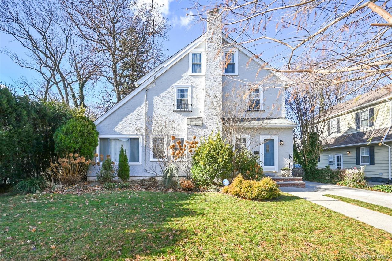 32-26 158th Street, Flushing, NY 11358 Main Photo