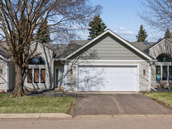 805 Southcross Drive E, Burnsville, MN 55306