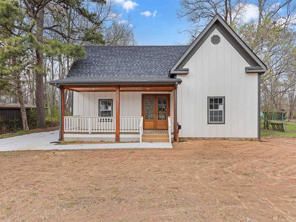 211 HAYS AVE, Trenton, TN 38382