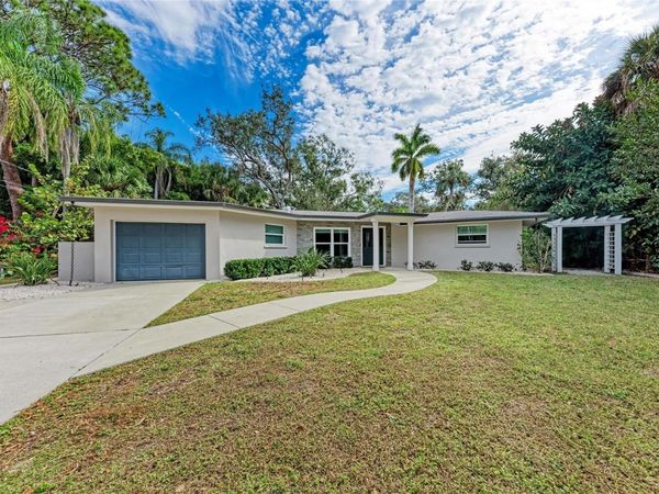 2132 HYDE PARK CIRCLE, SARASOTA, FL 34239