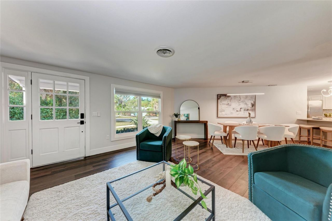 2132 Hyde Park Circle, Sarasota, FL 34239 Photo