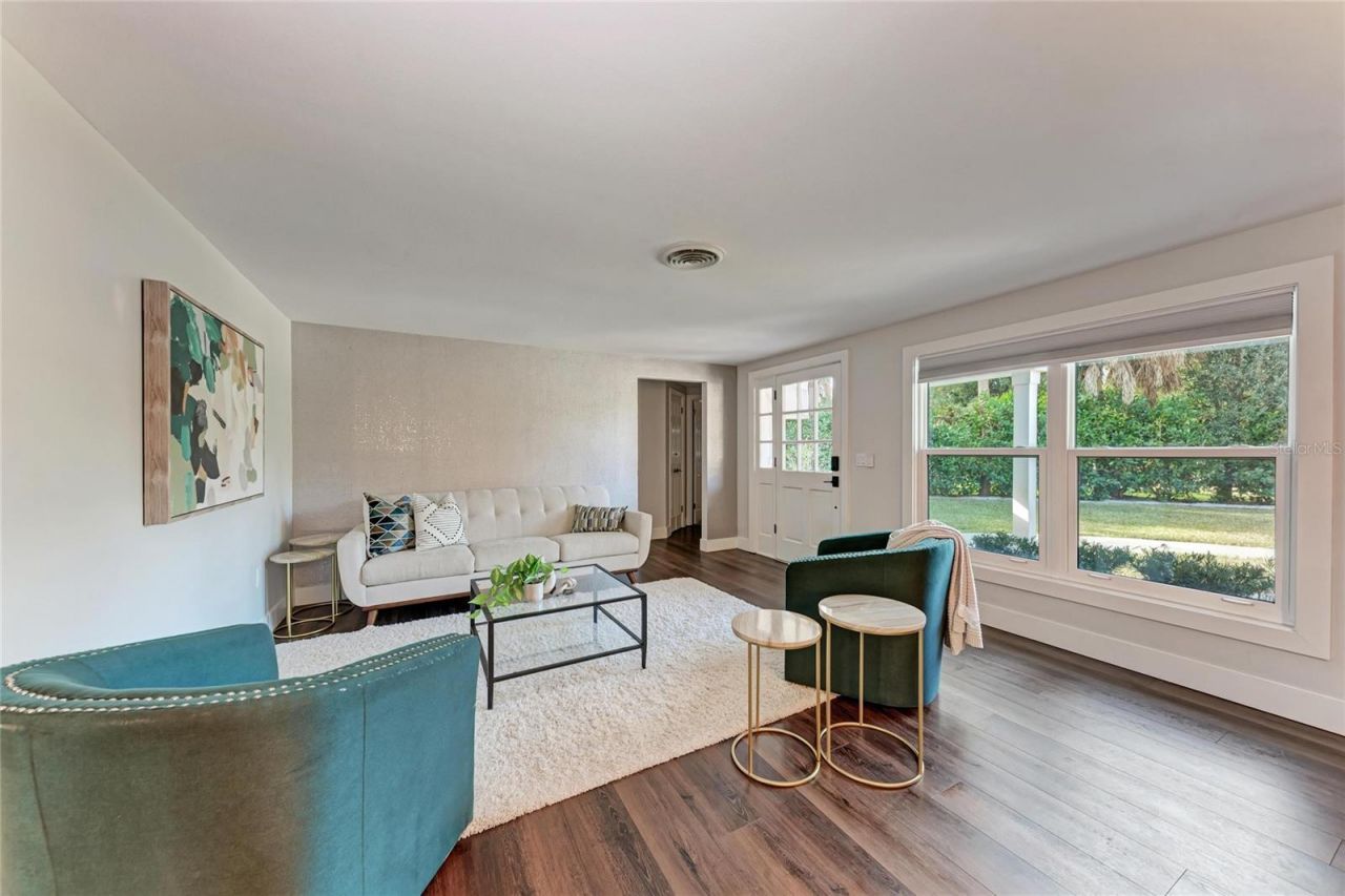 2132 Hyde Park Circle, Sarasota, FL 34239 Photo