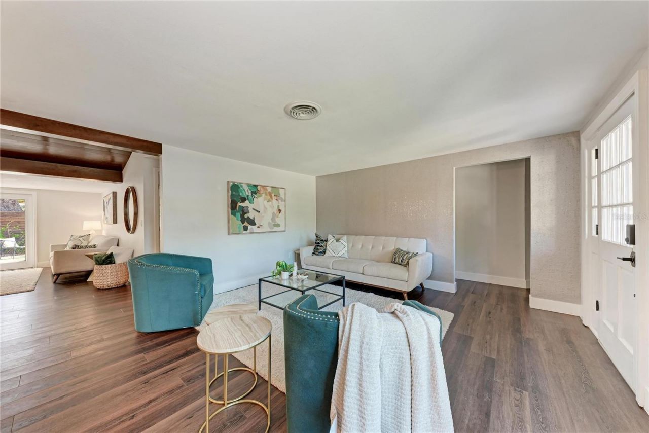 2132 Hyde Park Circle, Sarasota, FL 34239 Photo