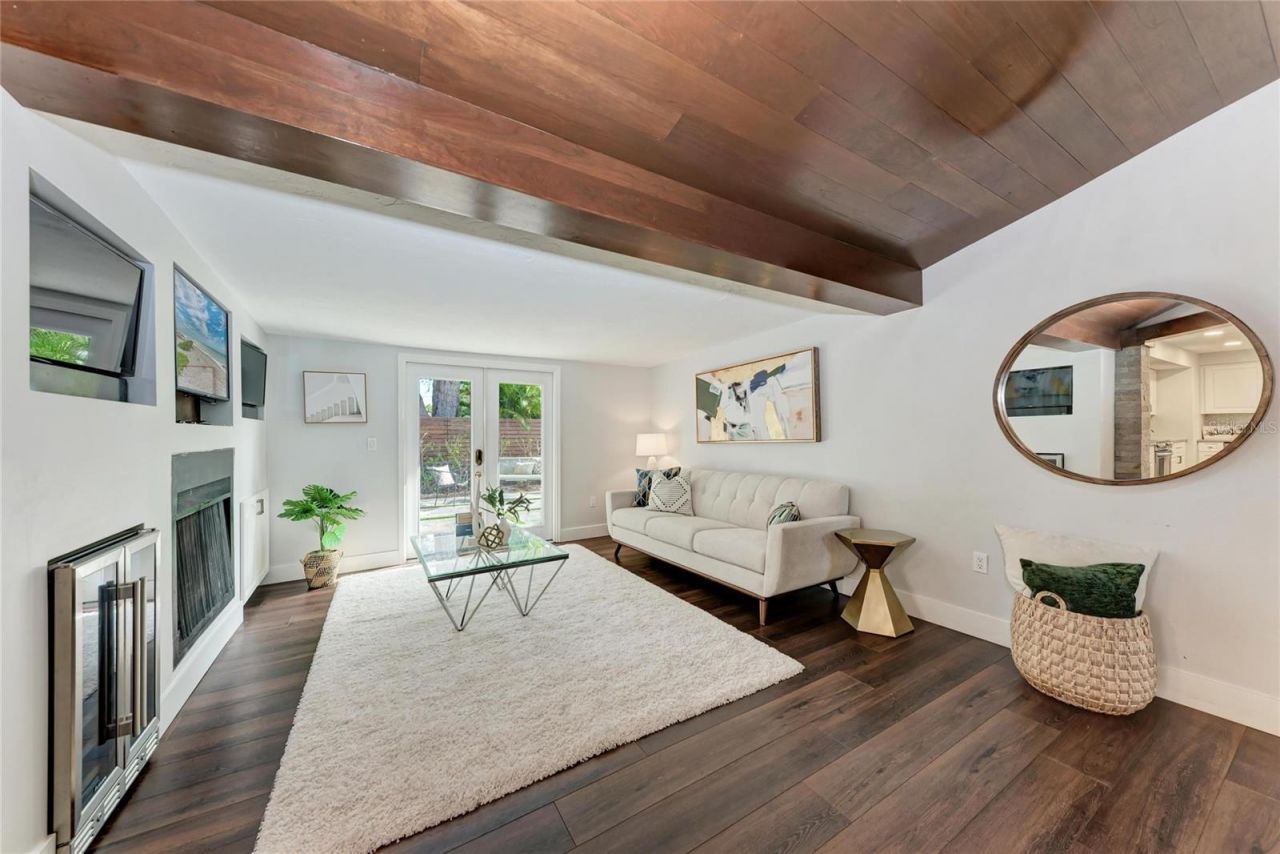 2132 Hyde Park Circle, Sarasota, FL 34239 Photo