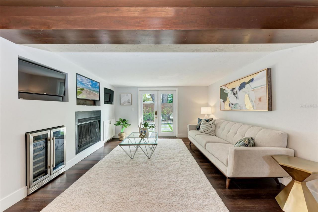 2132 Hyde Park Circle, Sarasota, FL 34239 Photo