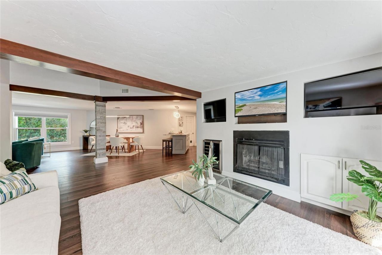 2132 Hyde Park Circle, Sarasota, FL 34239 Photo