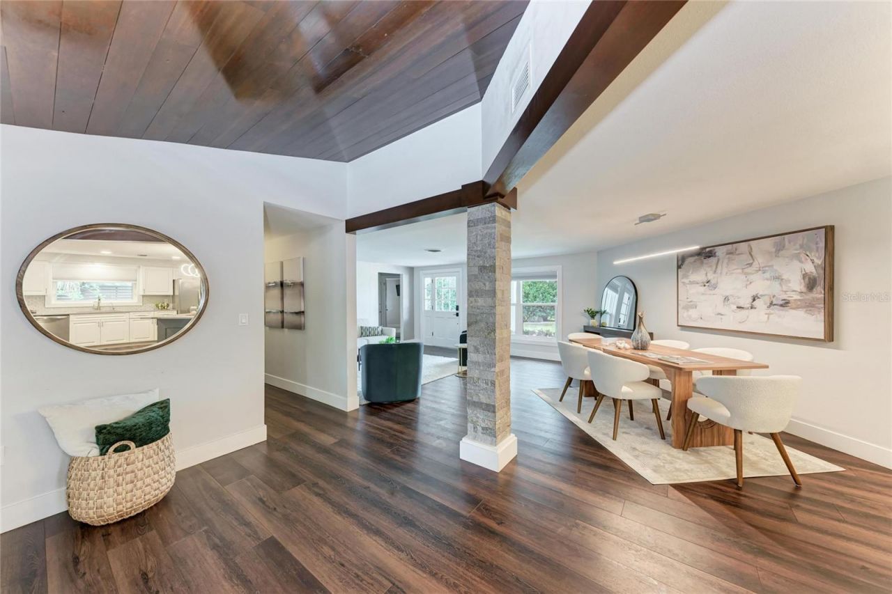 2132 Hyde Park Circle, Sarasota, FL 34239 Photo