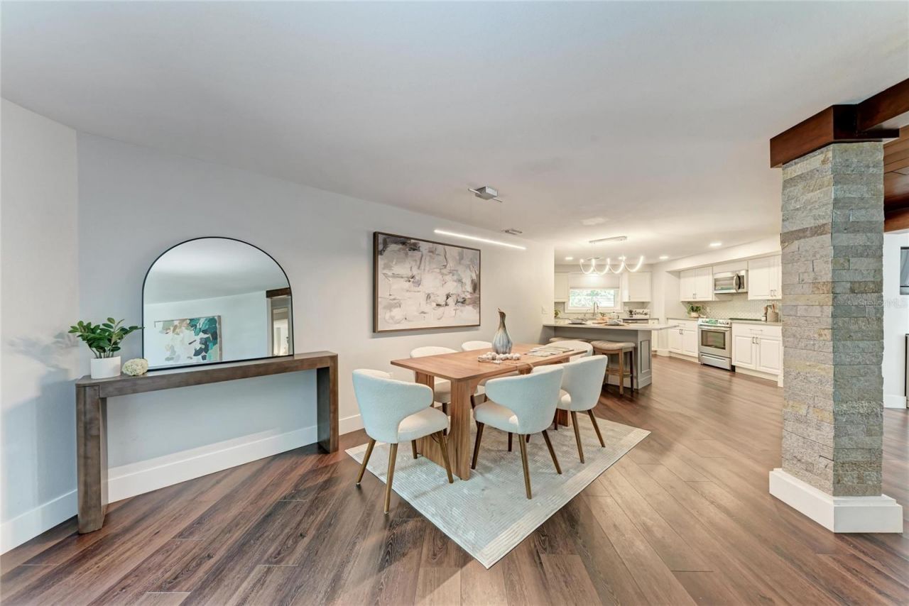 2132 Hyde Park Circle, Sarasota, FL 34239 Photo