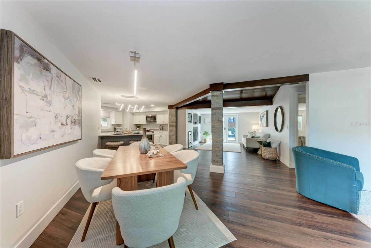 2132 Hyde Park Circle, Sarasota, FL 34239 Photo