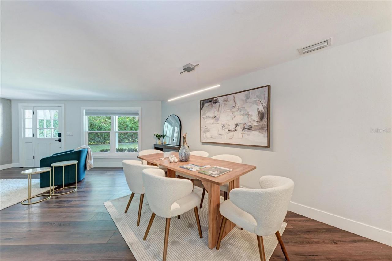 2132 Hyde Park Circle, Sarasota, FL 34239 Photo