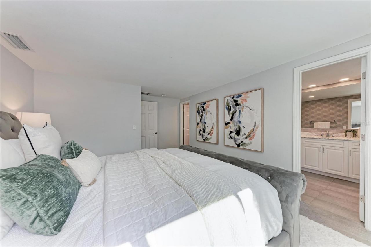 2132 Hyde Park Circle, Sarasota, FL 34239 Photo