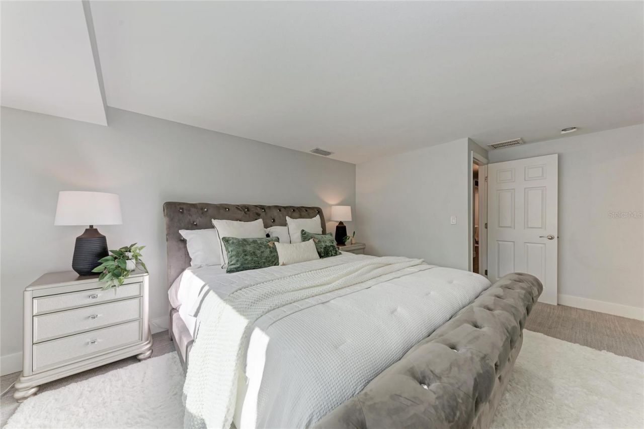 2132 Hyde Park Circle, Sarasota, FL 34239 Photo