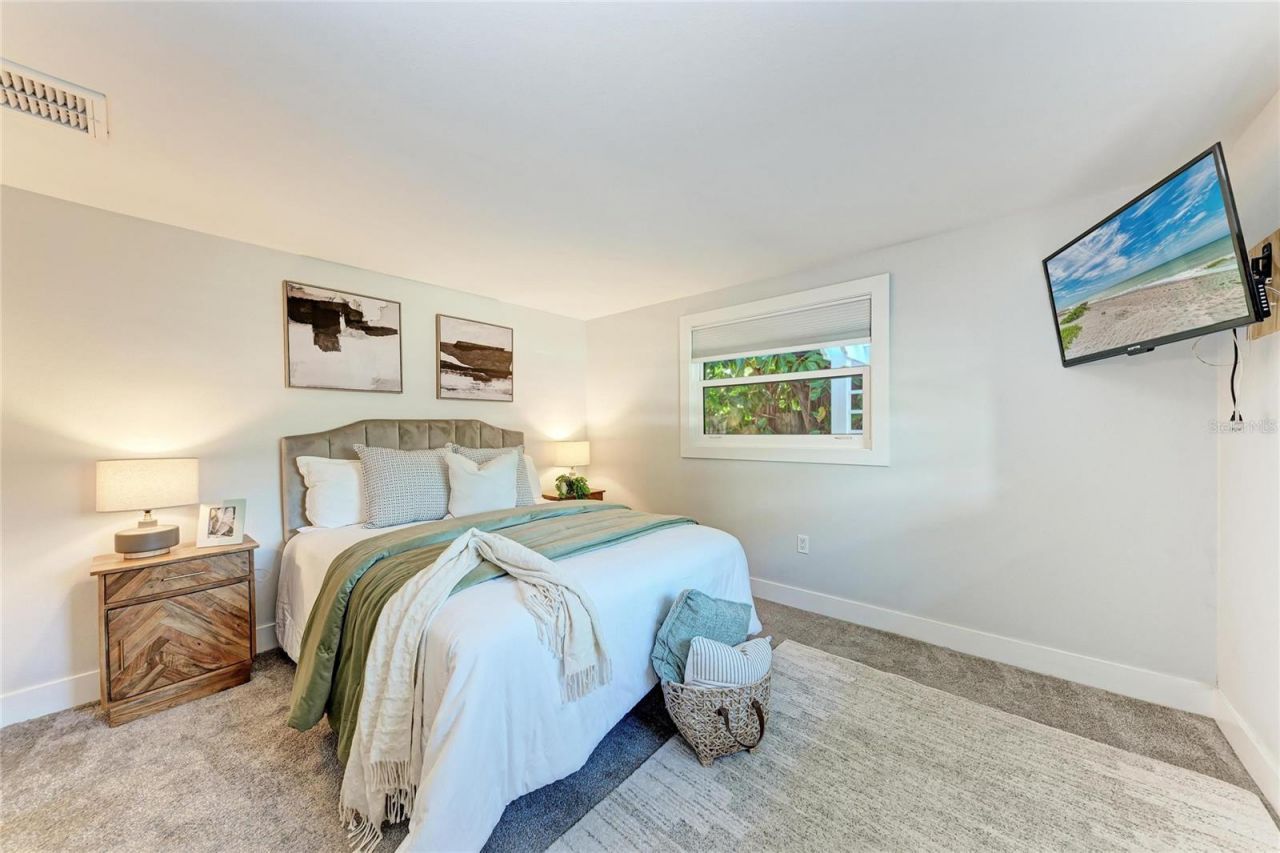 2132 Hyde Park Circle, Sarasota, FL 34239 Photo