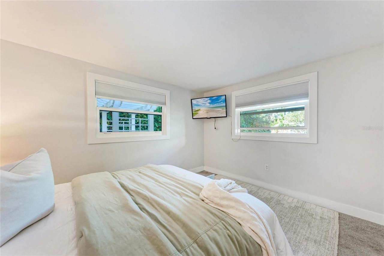 2132 Hyde Park Circle, Sarasota, FL 34239 Photo