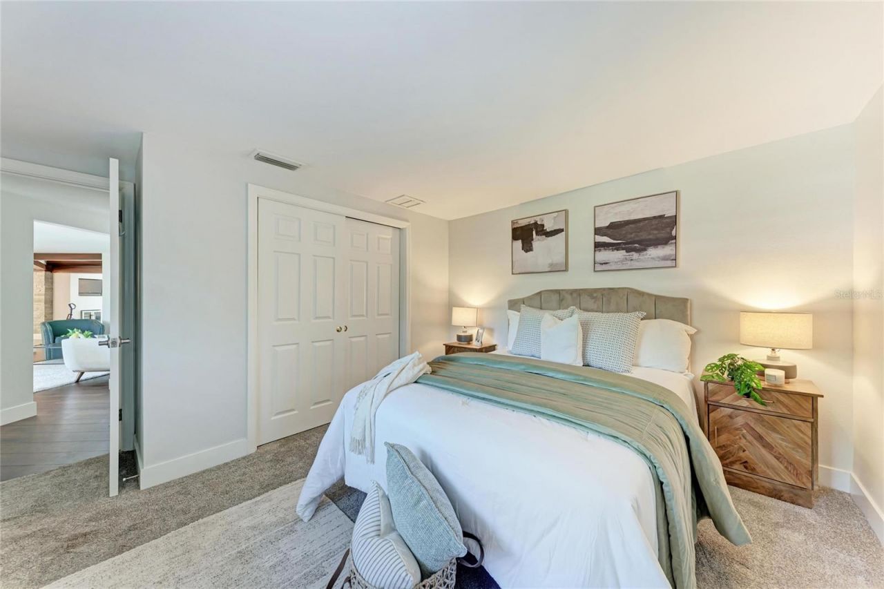 2132 Hyde Park Circle, Sarasota, FL 34239 Photo