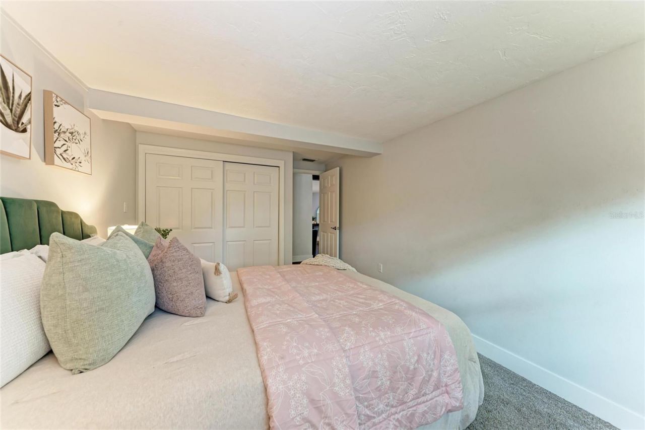 2132 Hyde Park Circle, Sarasota, FL 34239 Photo