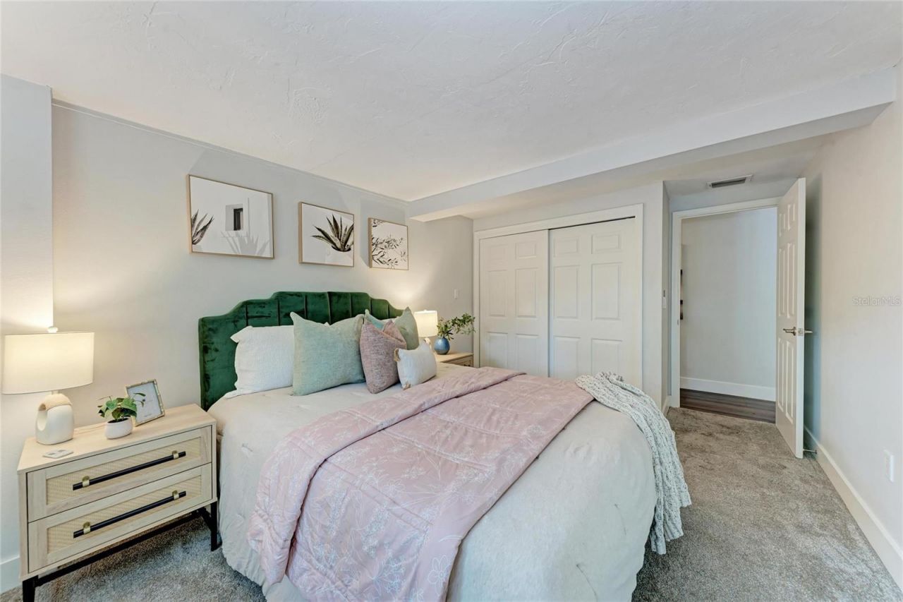 2132 Hyde Park Circle, Sarasota, FL 34239 Photo