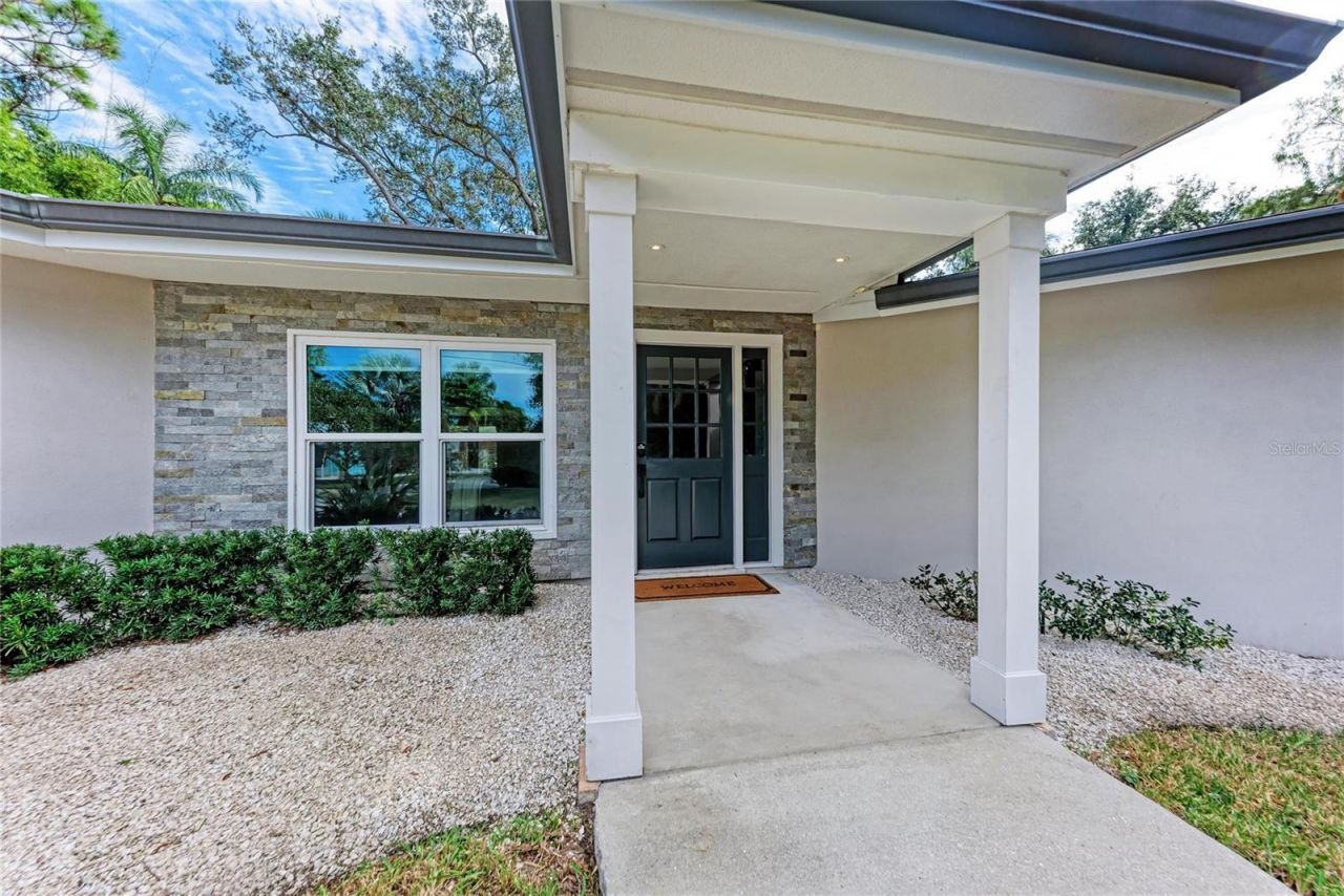 2132 Hyde Park Circle, Sarasota, FL 34239 Photo