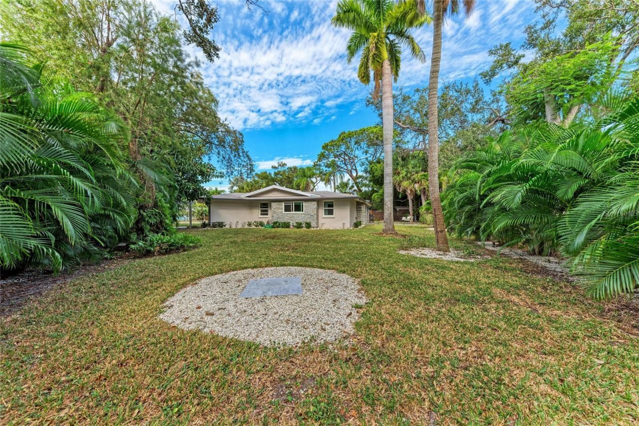2132 Hyde Park Circle, Sarasota, FL 34239 Photo
