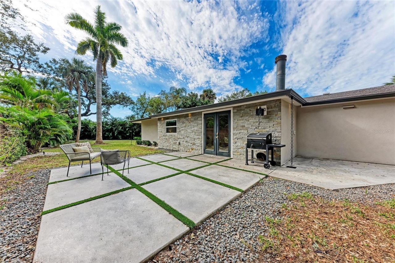 2132 Hyde Park Circle, Sarasota, FL 34239 Photo