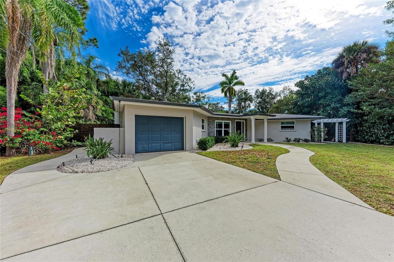 2132 Hyde Park Circle, Sarasota, FL 34239 Photo