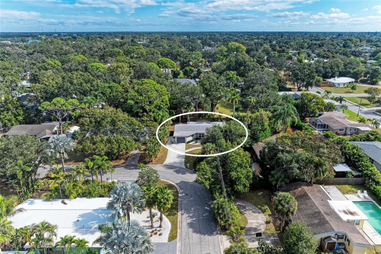 2132 Hyde Park Circle, Sarasota, FL 34239 Photo