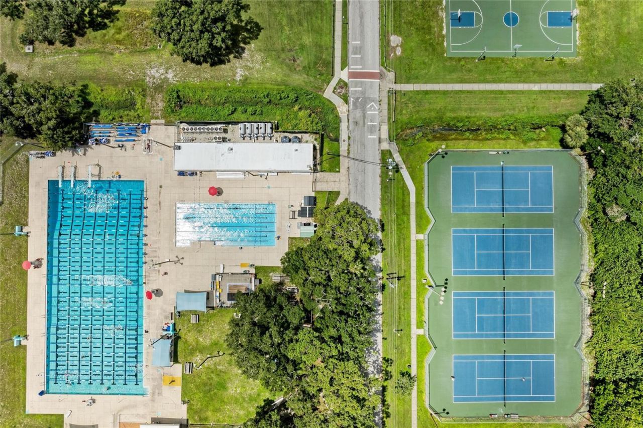 2132 Hyde Park Circle, Sarasota, FL 34239 Photo