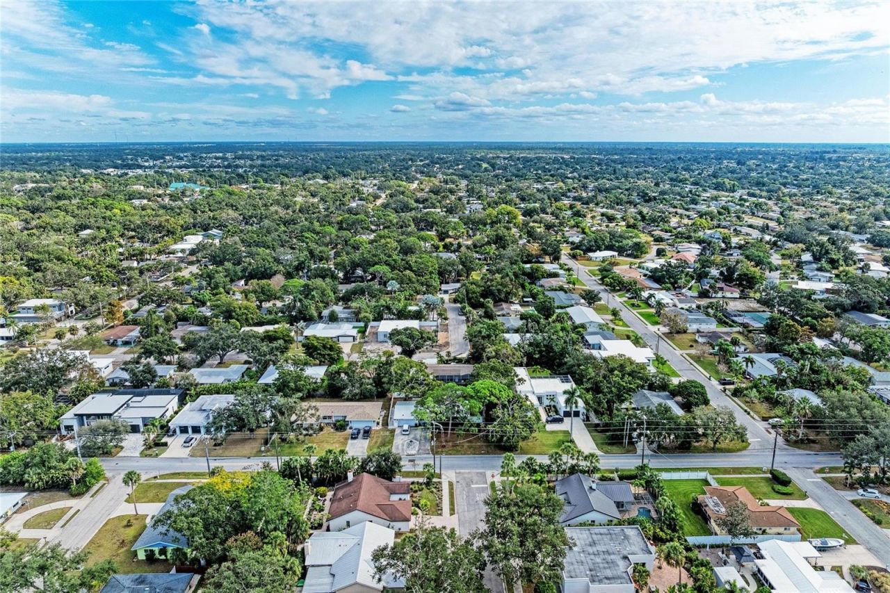 2132 Hyde Park Circle, Sarasota, FL 34239 Photo